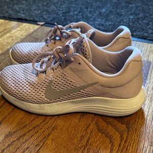 Nike Women's Soft purple Lunar Sneakers